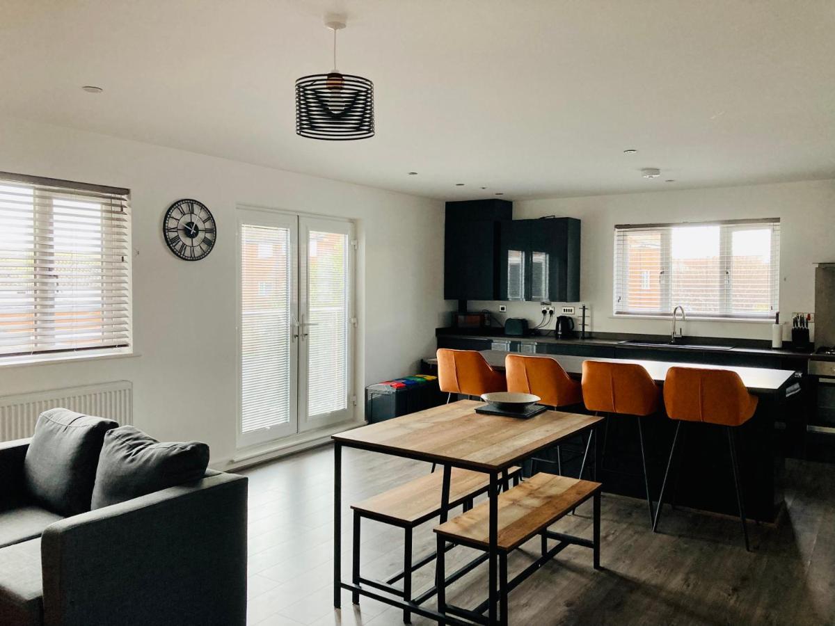 Spacious Newly Built Apartment Rhos On Sea, Colwyn Bay ภายนอก รูปภาพ