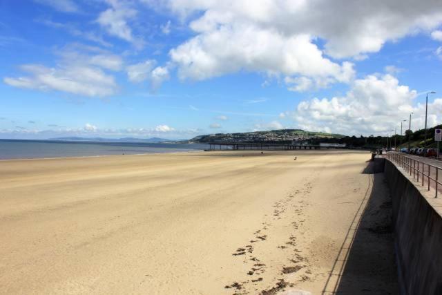 Spacious Newly Built Apartment Rhos On Sea, Colwyn Bay ภายนอก รูปภาพ